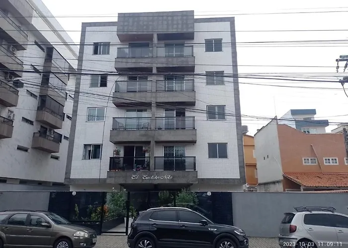 PRIME Beach e Praia do Forte a Pé e Polo Gourmet com carro no estacionamento.